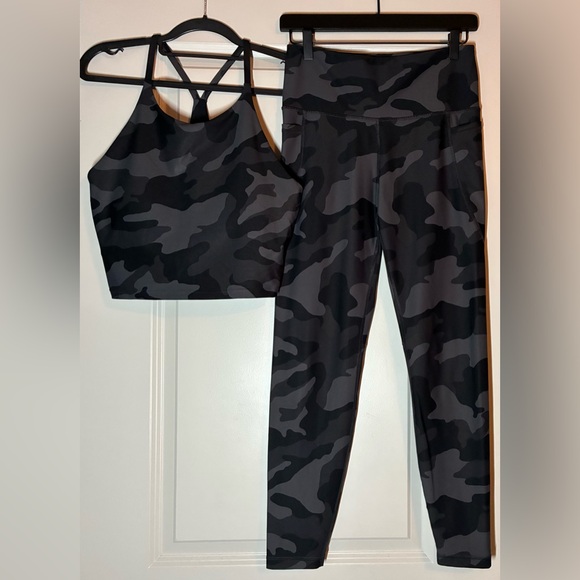 Old Navy | Powersoft Leggings & Top in Black/Gray Camo Activewear Set Size Large - Picture 2 of 10